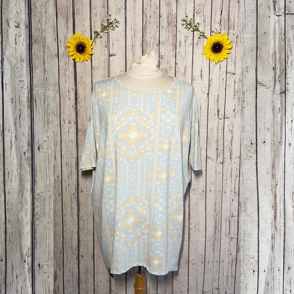 🆕 NWT LULAROE light blue long shirt size S